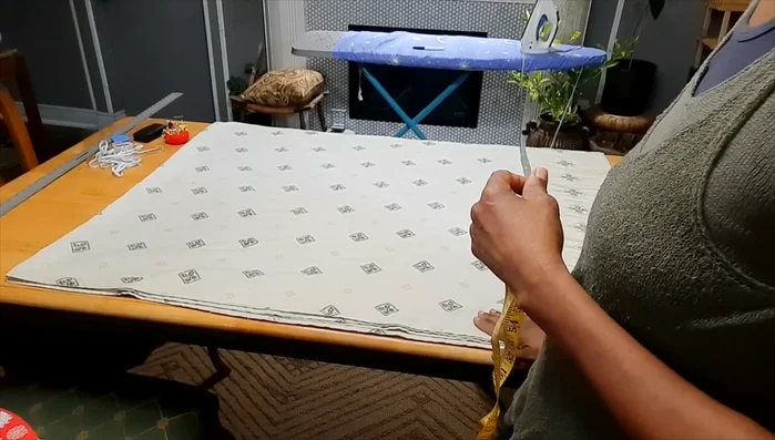 Connect the width marks: Draw a line connecting the width marks.