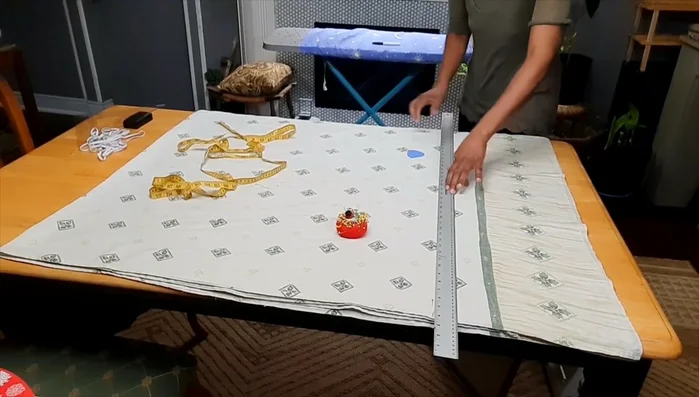 Connect the width marks: Draw a line connecting the width marks.