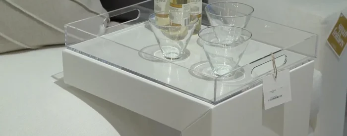 Juxtapose natural and glam elements: Mix natural materials like wood with glamorous elements like metal and glass to create an eclectic and sophisticated look.