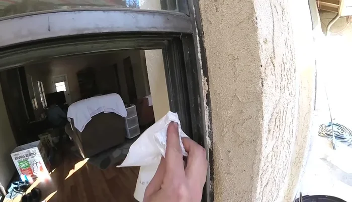 Clean the window frame and the edges of the new glass pane with rubbing alcohol.