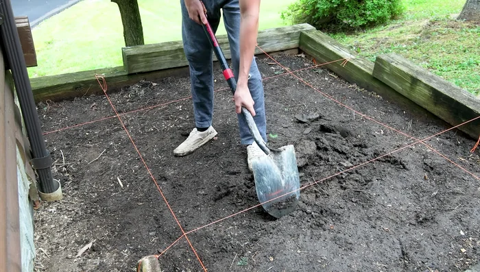 Dig the hole: Excavate a 4x4 foot hole, approximately 20 inches deep at the lowest point, creating a reservoir of about 200 gallons.