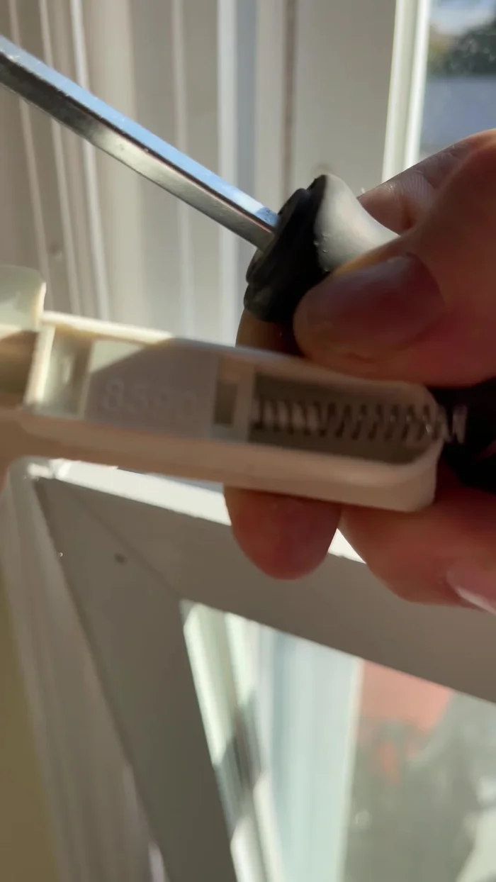 Look up the number online to find a replacement latch.