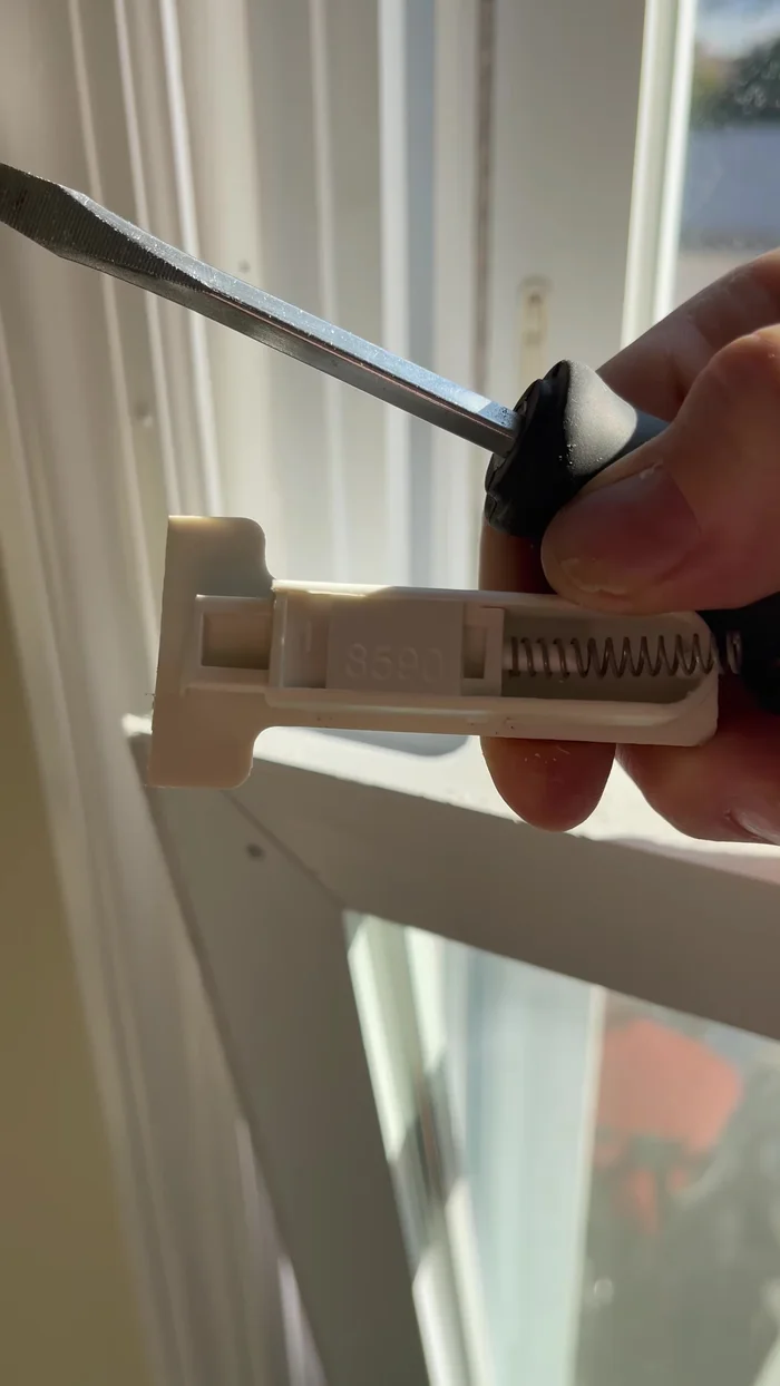 Look up the number online to find a replacement latch.