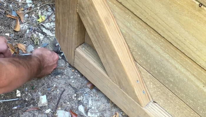 Tighten the bottom cable clamp.