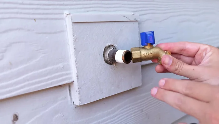 Tighten the new hose bib using pipe wrench and adjustable wrench.