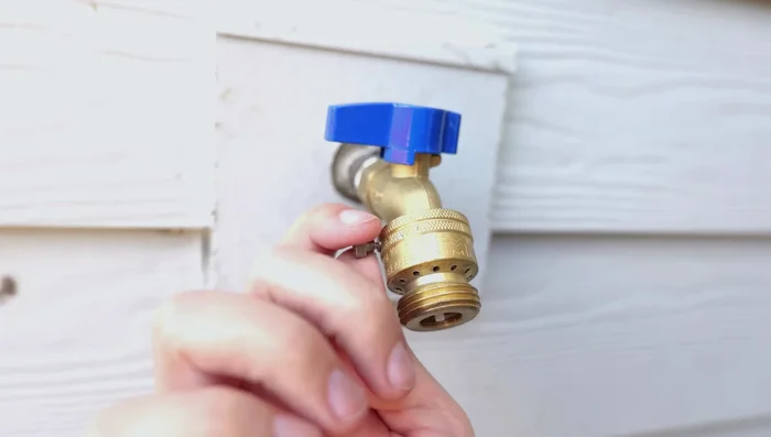 Tighten the vacuum breaker.