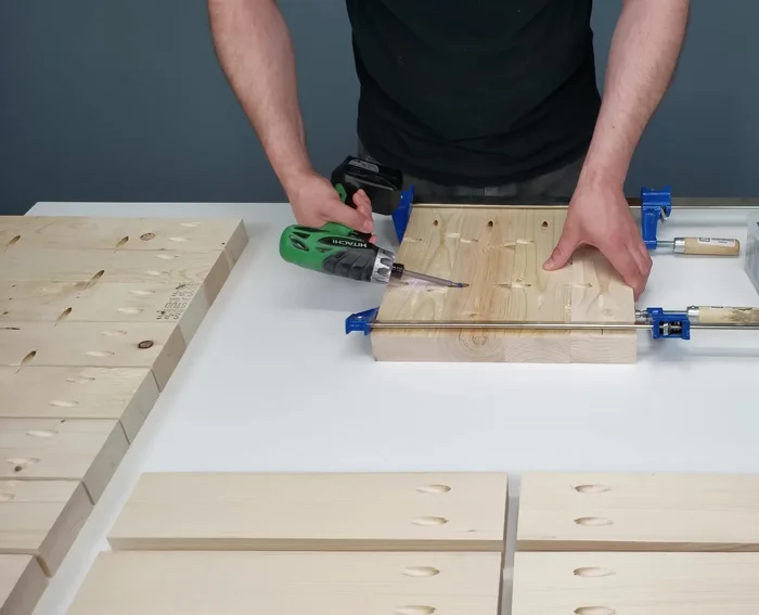 Assemble the bottom of the planter using pocket holes and screws.