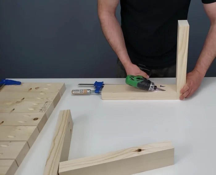 Assemble the top of the planter, ensuring proper alignment of pocket holes.