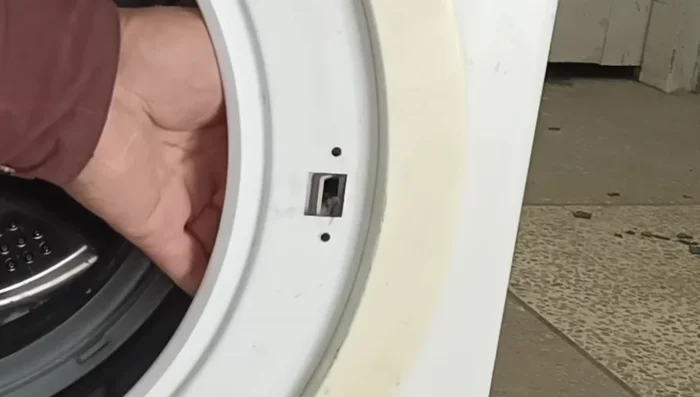 Install the door lock.