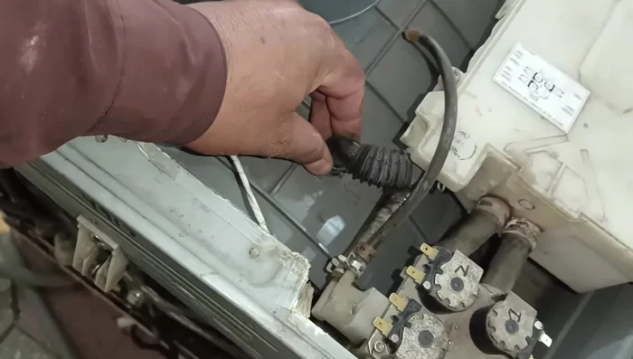 Install the air trap and Eco valve (ensure proper placement).