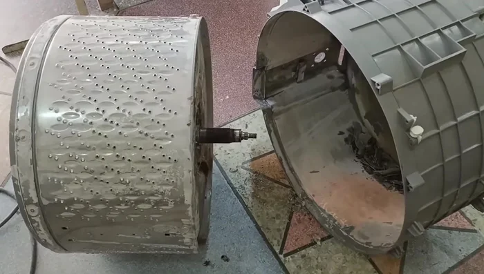 Remove the inner drum from the outer drum (this is difficult due to rust).