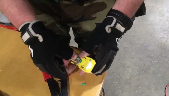 Securely tighten the terminal screws.