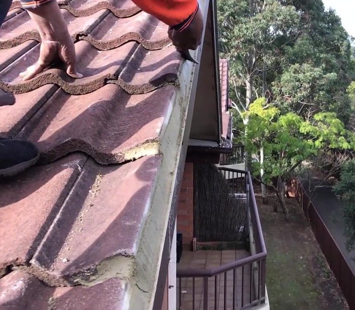 Apply flexible pointing, ensuring the edge of the fibro and the front edge of the tiles are covered.