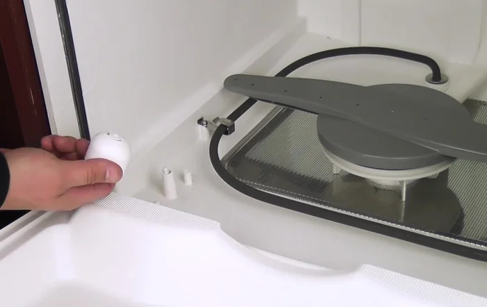 Reinstall the bottom rack and close the door.