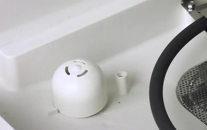 Reinstall the bottom rack and close the door.