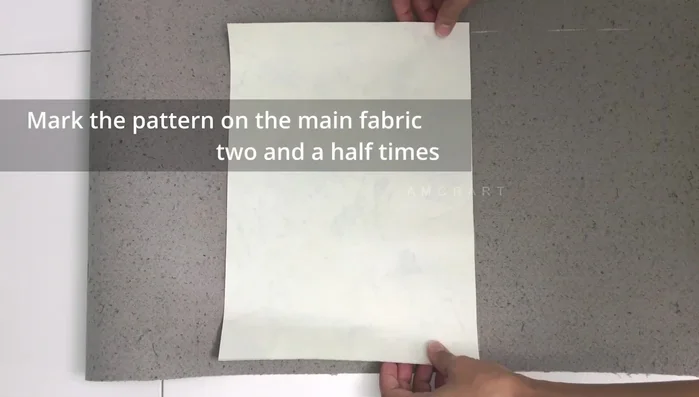 Cut out the main fabric and lining fabric.