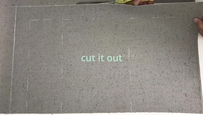 Cut out the main fabric and lining fabric.