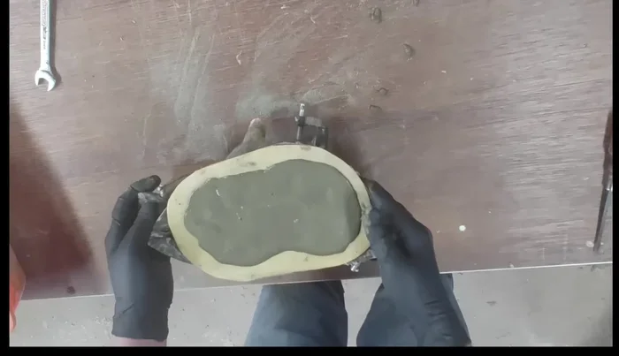 Level the mold using shims if necessary to compensate for uneven surfaces. Tap the sides of the mold to release more air bubbles.