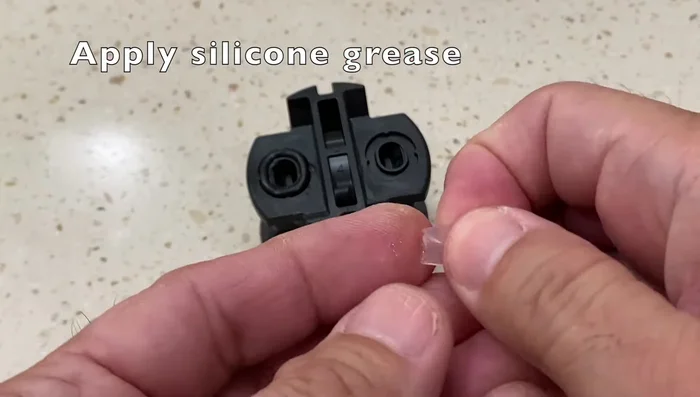 Align the code marking on the unit with the cold inlet and fully insert it into the valve body. Push straight in, do not twist.