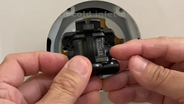 Align the code marking on the unit with the cold inlet and fully insert it into the valve body. Push straight in, do not twist.