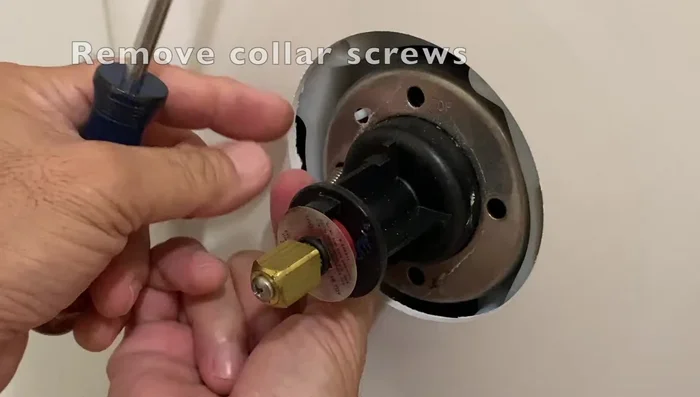 Pull out the pressure balancing unit with a pair of pliers.