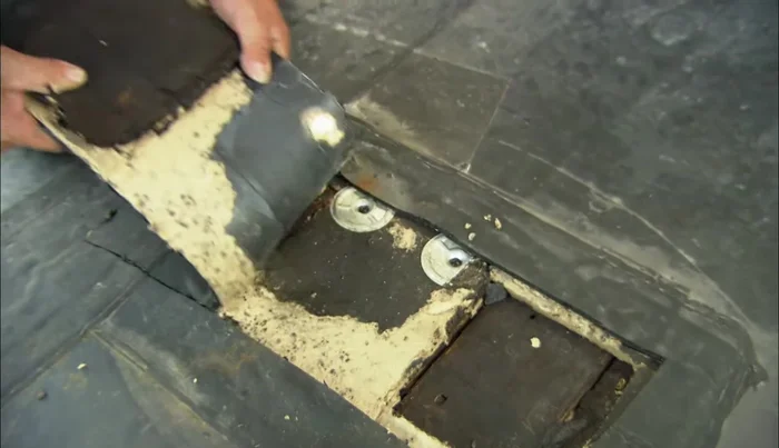 Remove the damaged bracket (if not already secured).