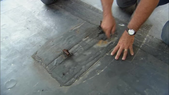 Remove the damaged bracket (if not already secured).