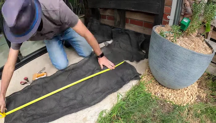 Fill the pallet beds with the soil mix.