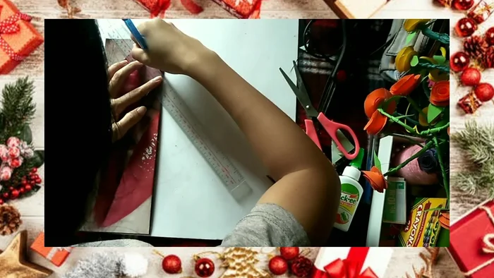 Mark two opposite diagonals and four triangles (1-inch spacing) on each set. Cut the markings.