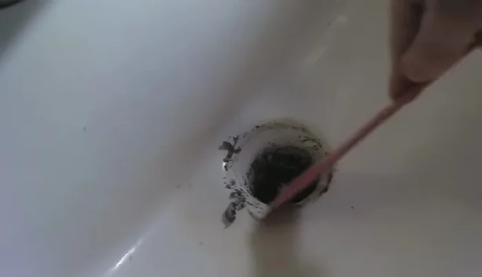 Clean the old plumber's putty from the sink.