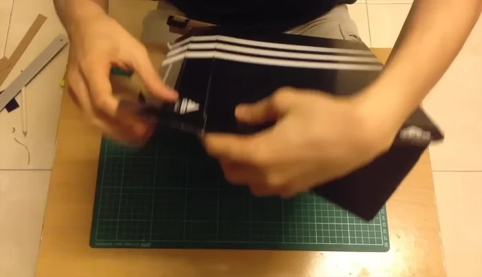 Cut the box cover to match the size of the base.