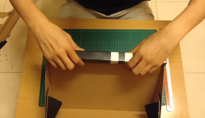 Glue the split end of the cover (optional).