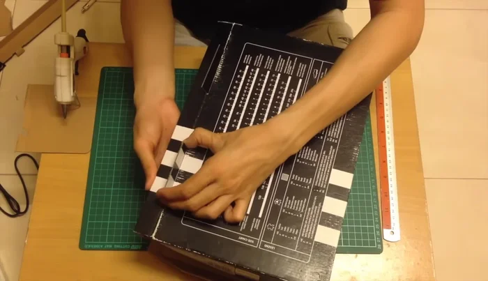 Glue the split end of the cover (optional).