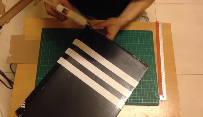 Glue the split end of the cover (optional).