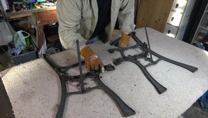 Repaint the metal ends (green paint used in this example)