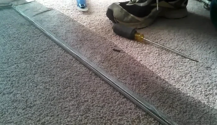 Push the spline all the way in to tighten the screen.