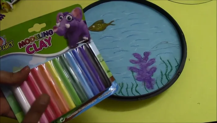 Fix the background (blue chalk paper circle) inside the clock.