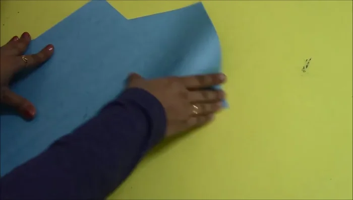 Fix the background (blue chalk paper circle) inside the clock.