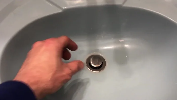 Clean the stopper and drain thoroughly using metal picks to remove debris.