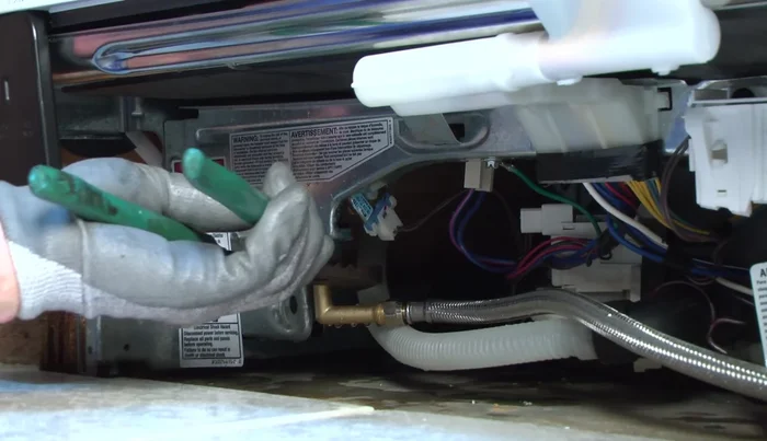 Check the drain hose connection to the drain pump for leaks. Tighten or replace if necessary.