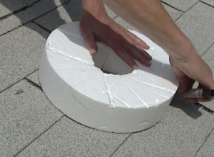 Trace the packing (styrofoam) around the screw hole to mark the cutting area on the roof.