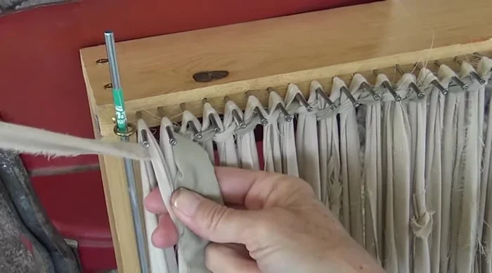 Finish weaving: Continue weaving until the desired rug length is achieved.