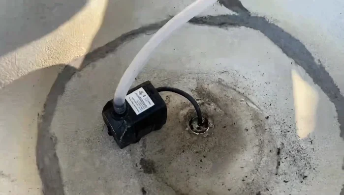 Identify and assess the leak in the fountain's stopper.