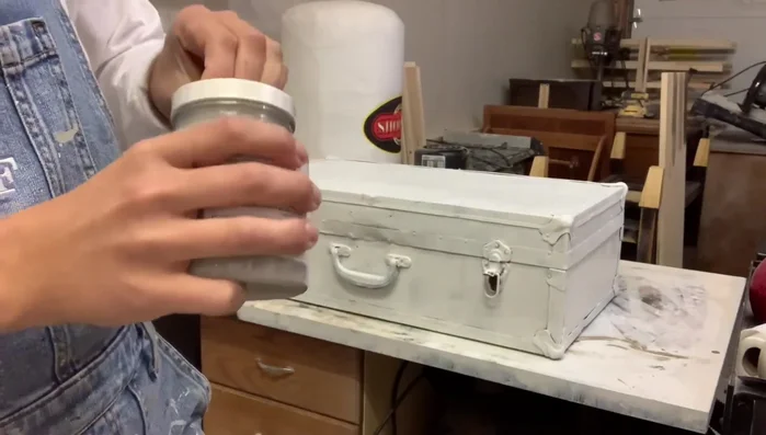 Apply three thin coats of Fusion Mineral Paint in Little Lamb (medium gray) to the inside and outside of the trunk, allowing each coat to dry completely. Apply thin coats to avoid brushstrokes and longer drying times.