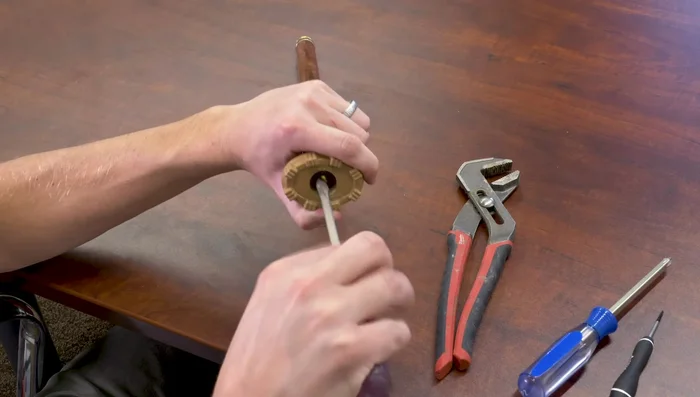 Remove the packing rubber and washer. Remove the valve stem (there will be resistance).