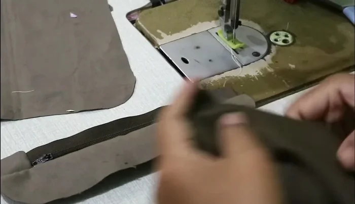 Sew the larger elastic pockets to the base.