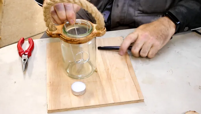 Bend the wire holder to the desired height.