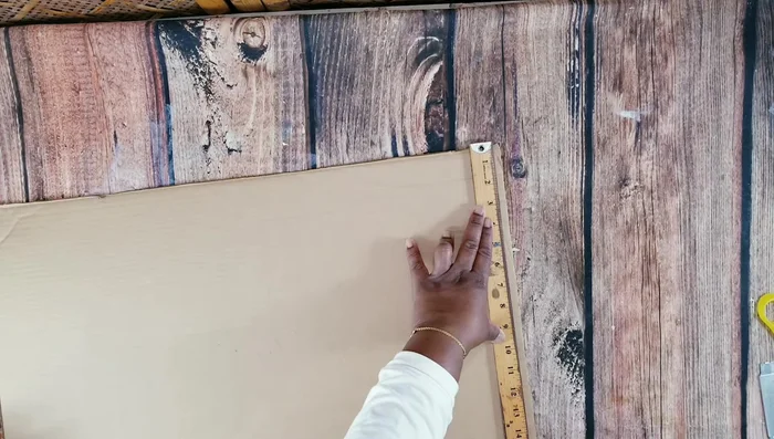 Prepare a cardboard tube (20 inches long).