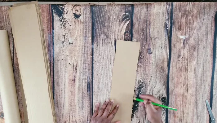 Prepare a cardboard tube (20 inches long).