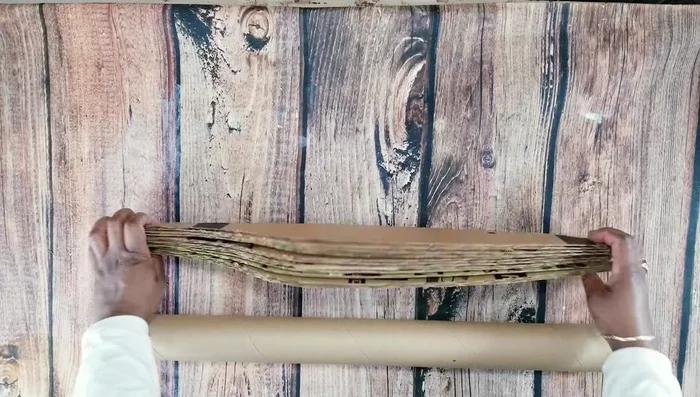 Prepare a cardboard tube (20 inches long).